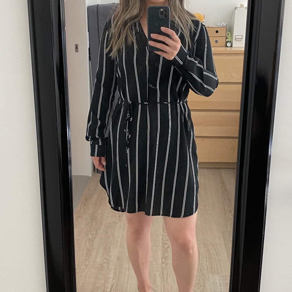 Reference - Navy blue strip dress - Size XS